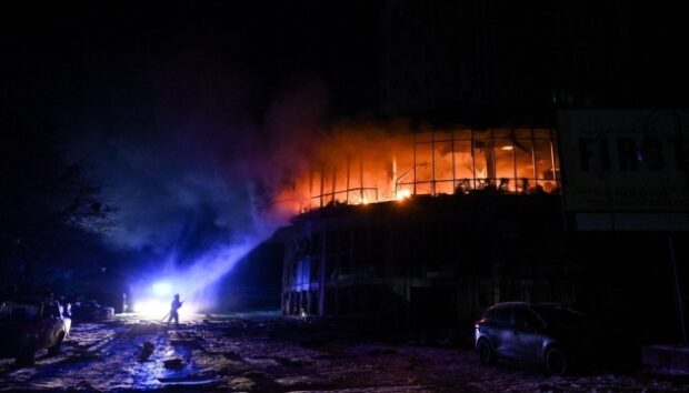 Атака дронів у Запоріжжі: пошкоджені будинки та торговельний центр
