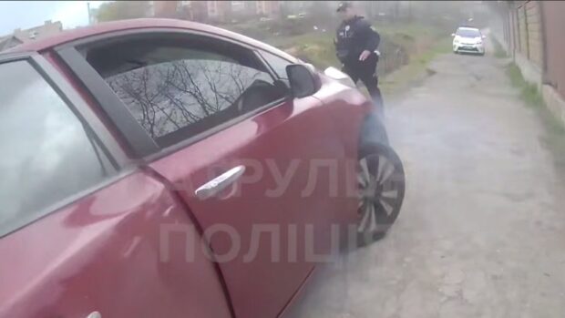 У Запоріжжі чоловік напав із сокирою та сльозогінним газом на патрульних