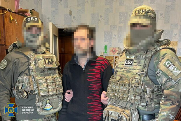 СБУ затримала коригувальника російських ударів по Запоріжжю, який маскувався під літню особу