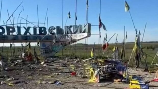 Військові на Запоріжжі розпочали відновлення Оріхівської стели після обстрілів